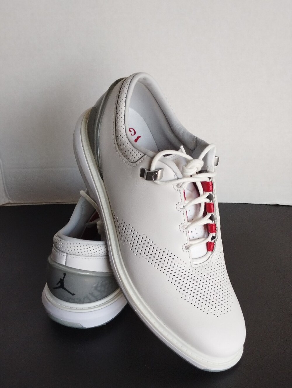 Nike Air Jordan White Athletic Shoes with Red Lace Accents Men's size 7 W 8.5